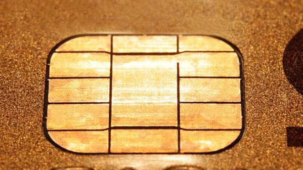 Carte bleue muette car rayée. 