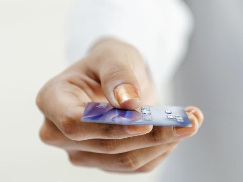 Carte bancaire muette : quelles sont les raisons les plus courantes et les solutions ?